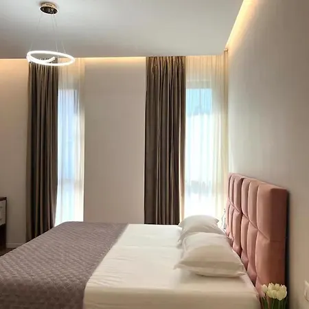 Lindi' 2 5 * Tirana