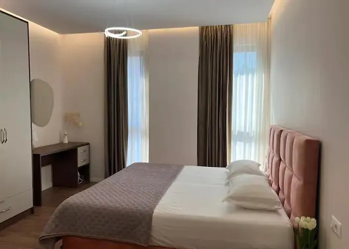 Lindi' 2 5 ティラナ